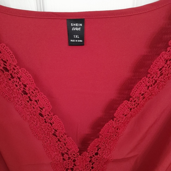 Shein curve top - Picture 2 of 5